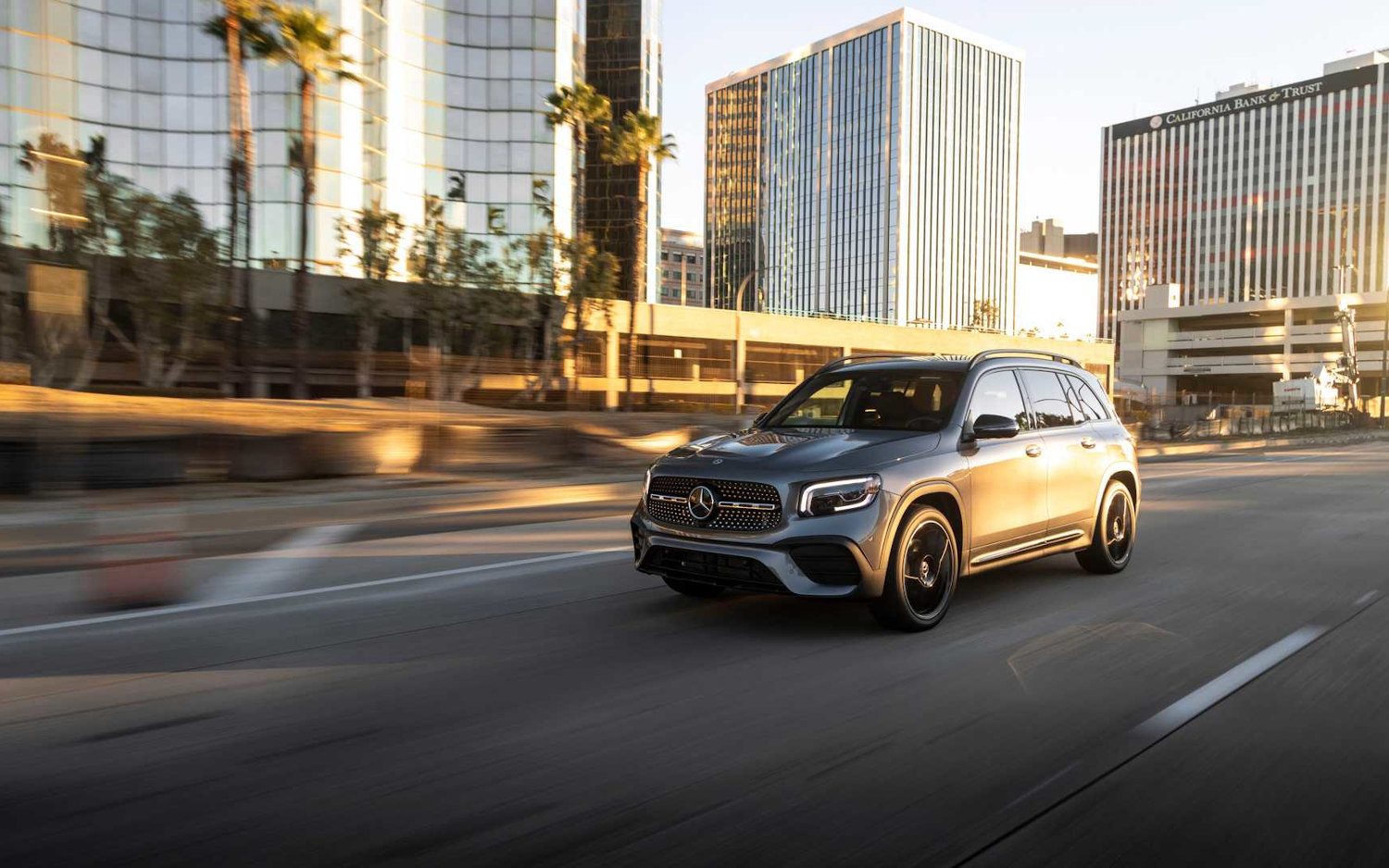 Comparison MercedesBenz GLB 200 2020 vs